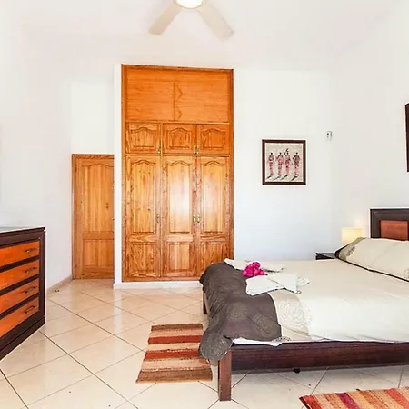 Casa 105, Montana Roja, * Playa Blanca (Lanzarote)